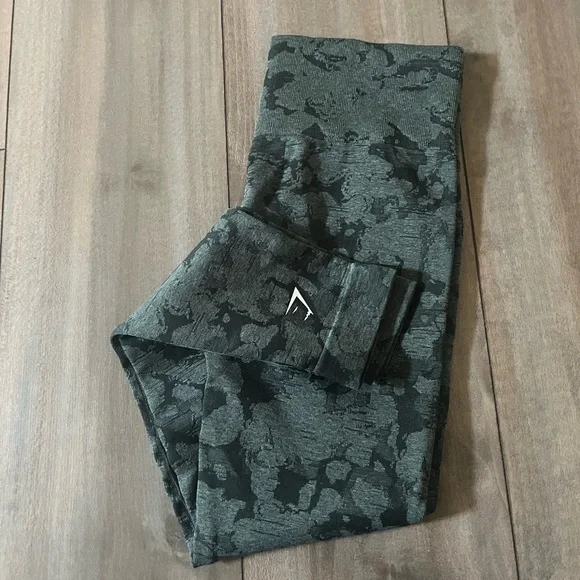 GYMSHARK 🦈 MEDIUM - Picture 2 of 2